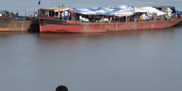RDC : Les sept cas suspects d’Ebola détectés sur un bateau aux portes de Kinshasa testés négatifs ( Roger Samuel Kamba)