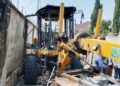 Mbuji-mayi : un agent affecté aux travaux exécutés par GREC-7 meurt dans un accident de travail, le tracteur incendié par la population en colère