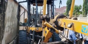 Mbuji-mayi : un agent affecté aux travaux exécutés par GREC-7 meurt dans un accident de travail, le tracteur incendié par la population en colère