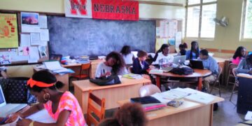 Lubumbashi : première réunion de service à TESOL , le nouveau Directeur Général Éric Khaloko Ngwewa appelle les agents à s’investir pleinement pour l’avenir des enfants