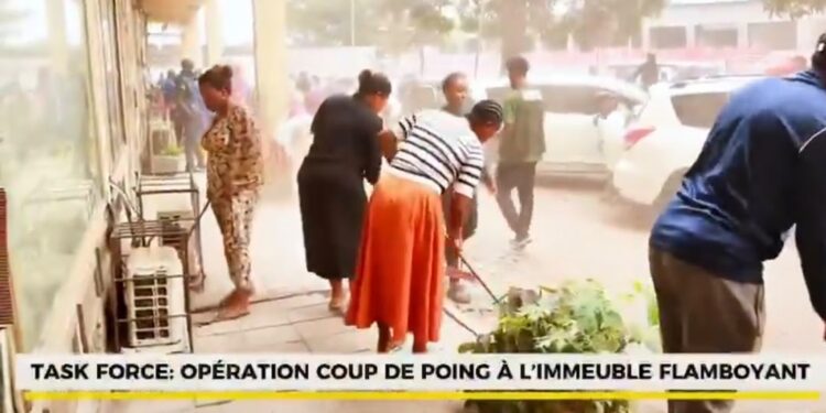 Kinshasa : le Service National contraint les occupants de l’immeuble Flamboyant à une grande opération d’assainissement du bâtiment