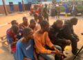 Procès du meurtre d’un agent du Service national : Le tribunal militaire de N’djili condamne les prévenus à des peines allant jusqu’à 20 ans de prison