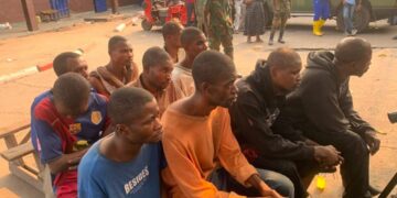Procès du meurtre d’un agent du Service national : Le tribunal militaire de N’djili condamne les prévenus à des peines allant jusqu’à 20 ans de prison