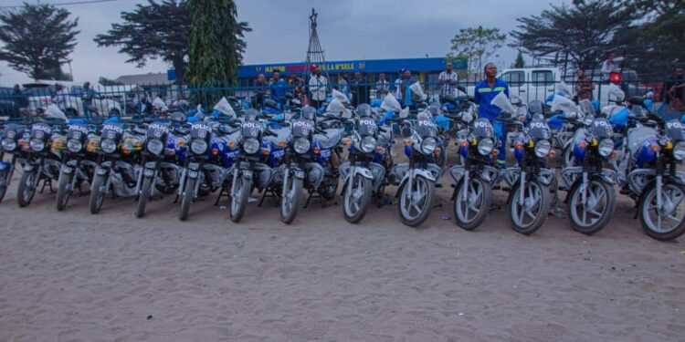 Kinshasa : 25 motos remises à la Police pour renforcer la sécurité dans la commune de N’Sele