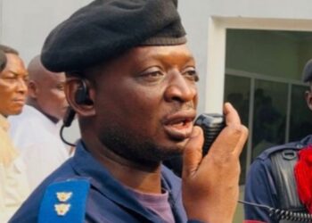 RDC : Le commissaire Israël Sanga, l’homme qui défiait les inciviques routiers à Kinshasa serait aux arrêts depuis quelques jours