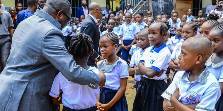 Éducation – Kasaï : Le Gouverneur Crispin Mukendi lance officiellement la rentrée scolaire 2026-2027 à Tshikapa