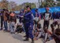Kinshasa renforce la lutte contre l’insécurité : 15 présumés inciviques présentés par la PNC à Gombe