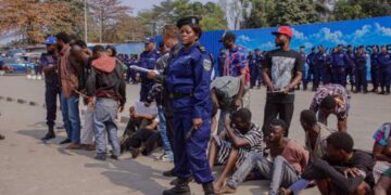 Kinshasa renforce la lutte contre l’insécurité : 15 présumés inciviques présentés par la PNC à Gombe