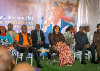 Kasaï-Central : Denise Nyakeru échange avec les femmes de chefs coutumiers à Kananga sur l’autonomisation de la femme