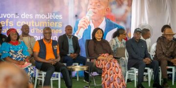 Kasaï-Central : Denise Nyakeru échange avec les femmes de chefs coutumiers à Kananga sur l’autonomisation de la femme
