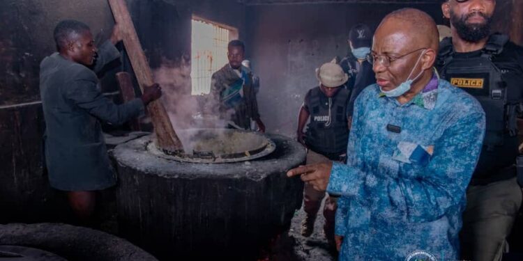 Kongo-Central : Guillaume Ngefa constate la surpopulation et les conditions précaires à la prison de Mbanza-Ngungu