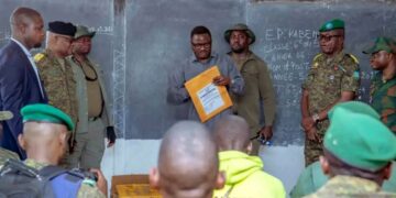 Tanganyika: Le Gouverneur Christian Kitungwa Muteba lance officiellement le concours d’admission aux écoles militaires à Kalemie