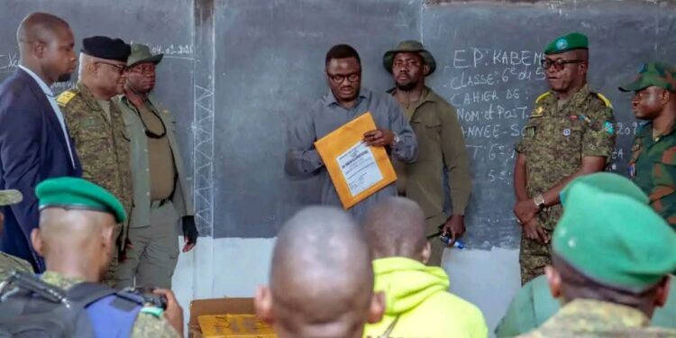 Tanganyika: Le Gouverneur Christian Kitungwa Muteba lance officiellement le concours d&rsquo;admission aux écoles militaires à Kalemie
