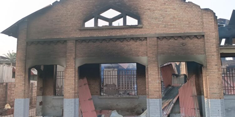 Kinshasa : un incendie ravage le collège Saint-Pierre, le bourgmestre déplore la lenteur des interventions des pompiers