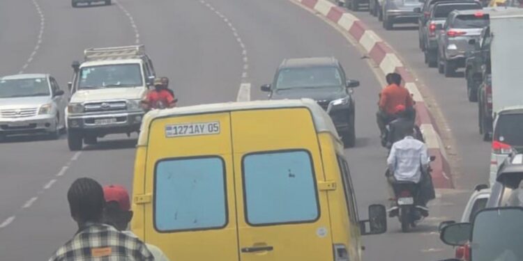 Kinshasa : l’Hôtel de ville interdit les stationnements anarchiques aux abords des écoles et sur Monjiba