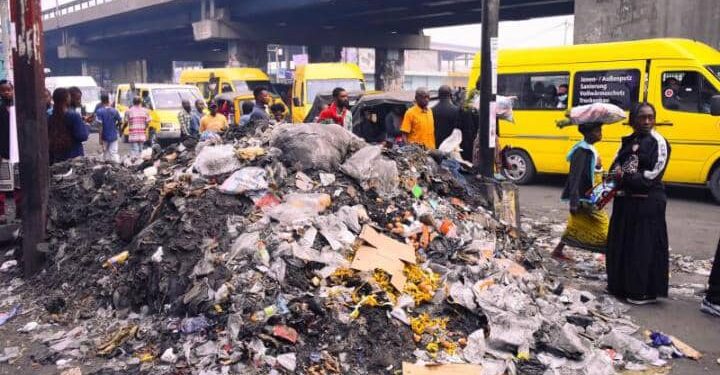 Incivisme à Kinshasa : Les immondices réapparaissent sur les artères assainies par le Service national