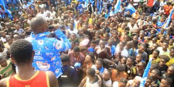 Haut-Lomami : à Bukama, le président de l’ARDEV John Kaswamanga fait adhérer massivement la population au dialogue prôné par le Président Félix Tshisekedi
