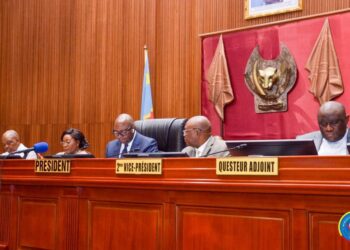 RDC : Le Sénat observe une minute de silence en mémoire des victimes du crash de Kenge et des naufrages
