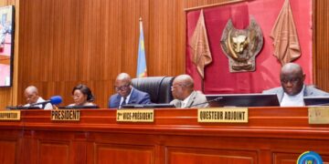RDC : Le Sénat observe une minute de silence en mémoire des victimes du crash de Kenge et des naufrages