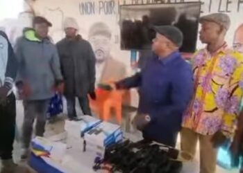 Kasumbalesa : vague d’indignation après la distribution d’une centaine des radios « Motorola » à des civils par l’UDPS