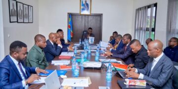 Tanganyika : Six ministres sur dix provisoirement suspendus après leur absence à l’accueil du gouverneur Kitungwa