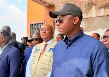 Kinshasa : le DG Teddy Lwamba annonce des poursuites judiciaires à l’encontre des fraudeurs connectés aux réseaux de la SNEL