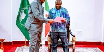 Guerre dans l’Est: Floribert Anzuluni transmet à Évariste Ndayishimiye un message de Félix Tshisekedi sur le processus de paix en RDC