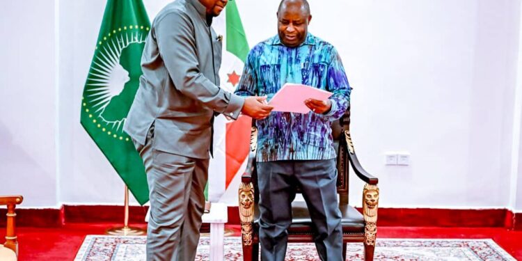 Guerre dans l&rsquo;Est: Floribert Anzuluni transmet à Évariste Ndayishimiye un message de Félix Tshisekedi sur le processus de paix en RDC