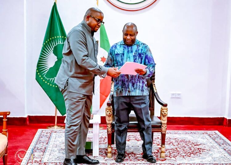 Guerre dans l&rsquo;Est: Floribert Anzuluni transmet à Évariste Ndayishimiye un message de Félix Tshisekedi sur le processus de paix en RDC