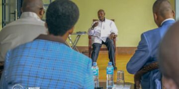 RDC-Ouganda : Floribert Anzuluni reçu à huis clos par Yoweri Museveni à Entebbe