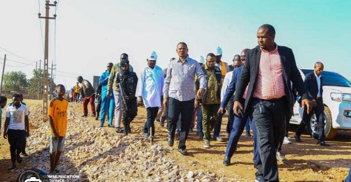 Haut-Katanga : Martin Kazembe Shula inspecte le site du futur marché moderne M’zee Kabila à Lubumbashi