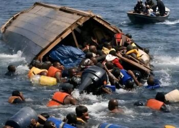 RDC : Le gouvernement interdit la navigation des baleinières en bois pour renforcer la sécurité fluviale (Document)
