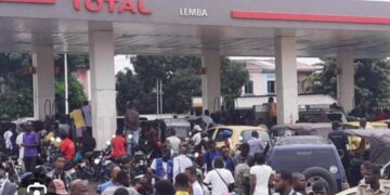 Pénurie apparente de carburants à Kinshasa : Les files s&rsquo;allongent, le ministère des hydrocarbures rassure sur les stocks