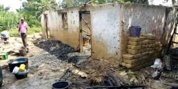 Haut-Lomami : Quatre morts calcinés et quatre blessés dans un conflit coutumier à Butumba
