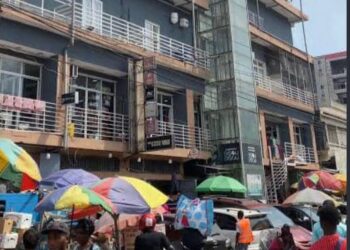 Kinshasa : Une partie de l’immeuble « Bisou Bisou » s’effondre à Gombe