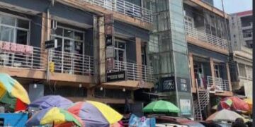 Kinshasa : Une partie de l’immeuble « Bisou Bisou » s’effondre à Gombe