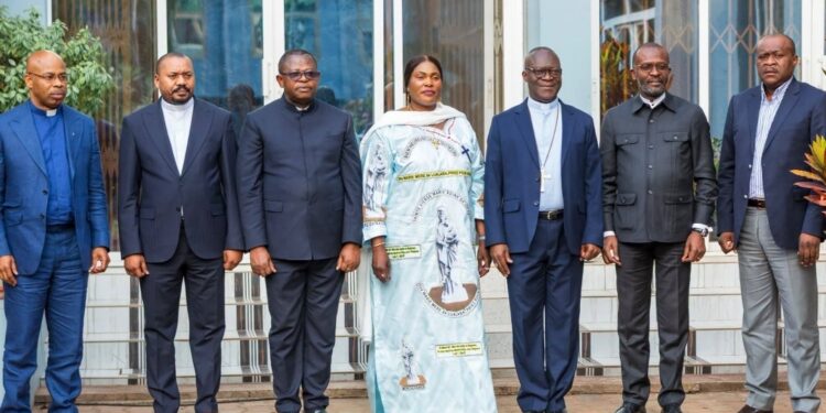 Dialogue national : envoyés par Tshisekedi, Anthony Nkinzo et Fortunat Biselele rencontrent Mgr Fulgence Muteba à Lubumbashi