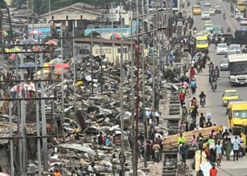 Kinshasa : Fin de règne pour le mythique marché « Wenze ya ba essuie-mains », le Service National rase tout pour réinventer l’espace public