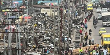 Kinshasa : Fin de règne pour le mythique marché « Wenze ya ba essuie-mains », le Service National rase tout pour réinventer l’espace public
