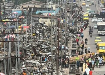 Kinshasa : Fin de règne pour le mythique marché « Wenze ya ba essuie-mains », le Service National rase tout pour réinventer l’espace public