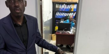 Kinshasa : la saisie du passeport de Prince Epenge vire à l&rsquo;arrestation et placé au Conseil national de cyberdéfense