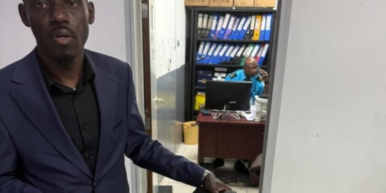 Kinshasa : la saisie du passeport de Prince Epenge vire à l&rsquo;arrestation et placé au Conseil national de cyberdéfense
